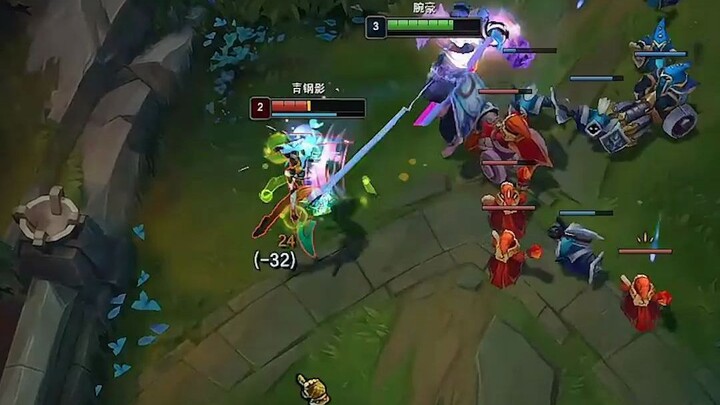 下面给大家表演的是 三拳一个青钢影！