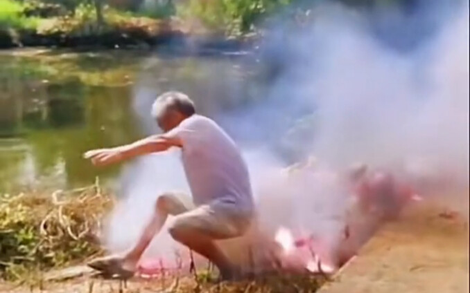 ปืนราคาห้าร้อยหยวน คุณลุงโดนไปสามร้อย