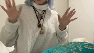 霉霉姐在TikTok上给粉丝点赞的最新视频中表示很喜欢这个霉粉的头发（霉霉姐的回复见评论区）