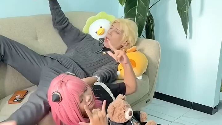 COSPLAY ANIME| nonton tv sampai ke bawa mimpi