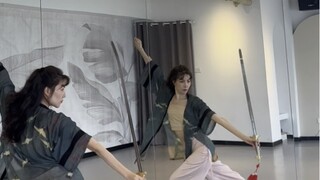 รำดาบ "ดอกเดียว ดาบเดียว" เหมาะกับสาวๆ สะท้อนการสอนช้าๆ