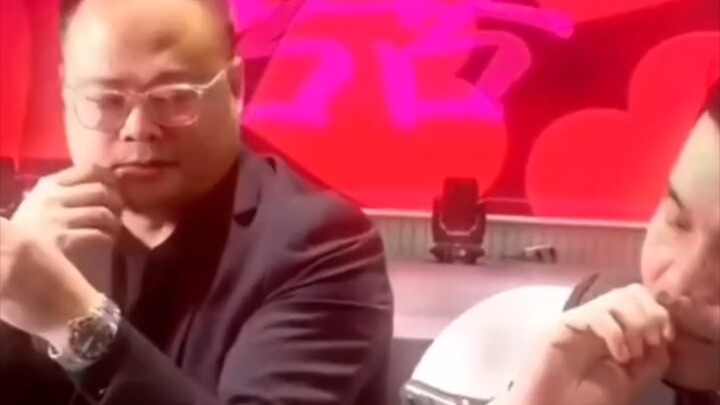 سرعة الأكل في الولائم