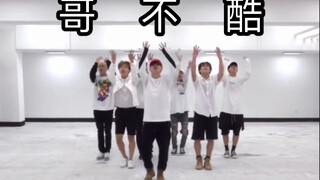 【防弹少年团】据说这是泫雅《I'm not cool》的男版编舞哈哈哈！