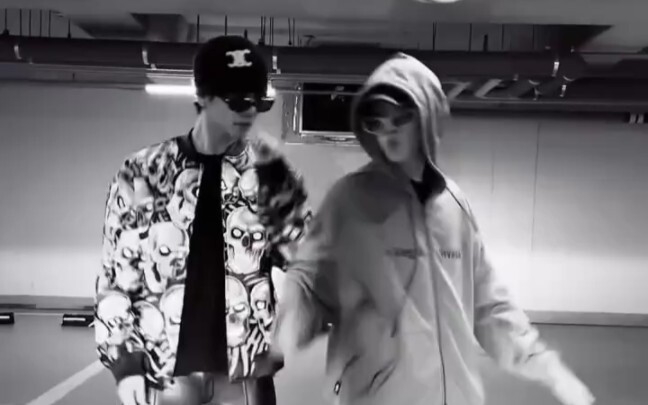 كلب صغير! مين جاي هيون RIWOO تحدي "Smoke (ريمكس)"