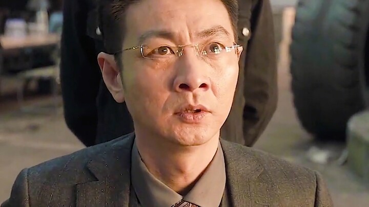 Chỉ cần tứ đệ không vui, thì bỏ tam ca vào bao cát, rồi vừa đập vừa nện suốt mấy tiếng đồng hồ.