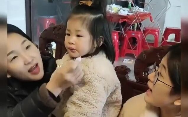 Lớn từng này tuổi rồi, lần đầu tiên khiến một cô gái khóc vì mình đẹp trai.