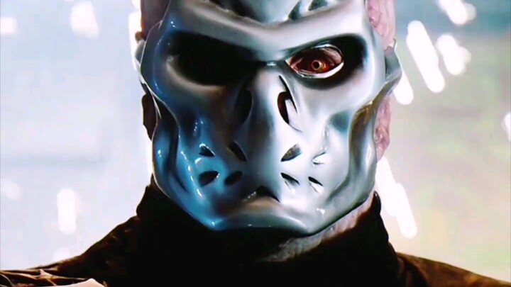 Si pembunuh berantai Jason kembali hidup kembali, dan terus menebar teror di luar angkasa!