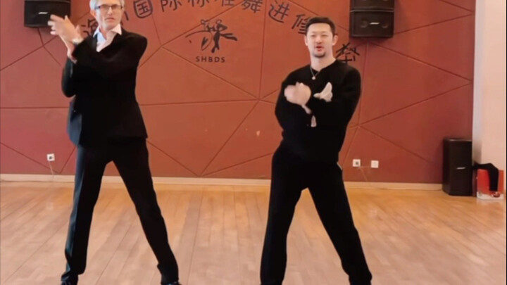 Berbagi Tarian dari Tuan Ferrari