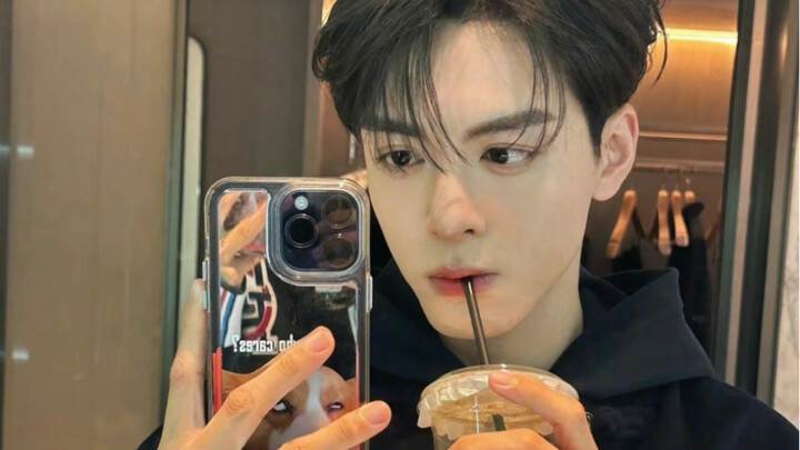 น้องชายสอนพี่ชายถ่ายเซลฟี่หน่อยสิ สองหนุ่มหล่อจัด