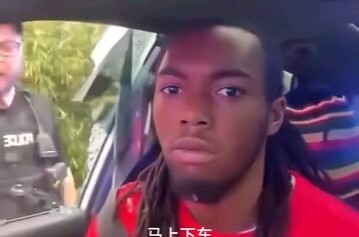 Lời chào thân thiện của cảnh sát Mỹ dành cho người dân Mỹ