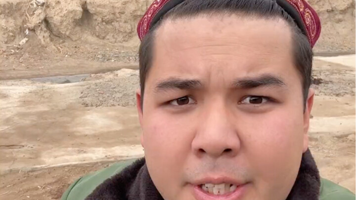 Teman-teman, jangan asal makan lagi ya! Ini buah plum, bukan kuaci, bukan pula bunga.