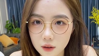 تراني كل يوم وأنا أُظهر عضلات بطني الستة، ومع ذلك ما زلت أبحث عن مدرب شخصي؟!