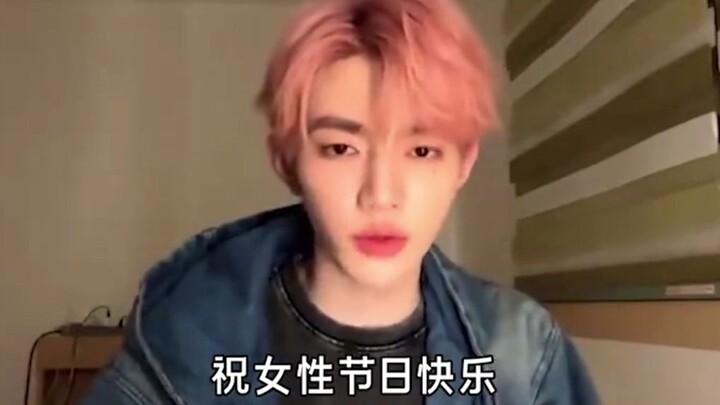 Nam idol quốc tịch Trung Quốc chúc mừng Ngày Quốc tế Phụ nữ khiến người Hàn Quốc giật mình.