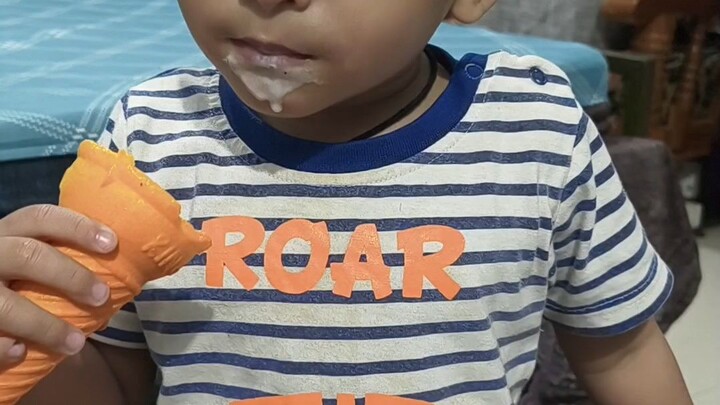 Ice Cream Cone में खीर… मम्मा का कमाल! 😂👶❤️