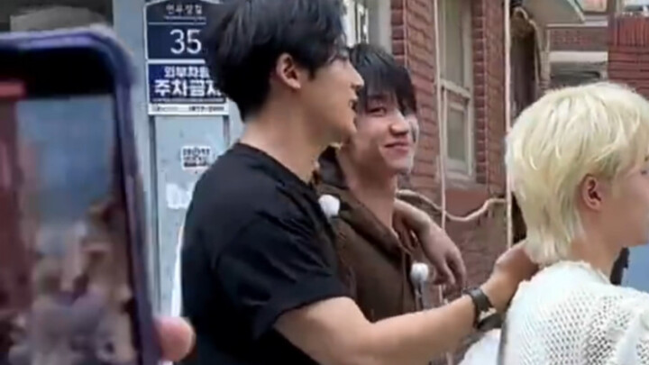 [Qu Ba] Couple's Shopping Spree Footage / 0511 Leaked Photos