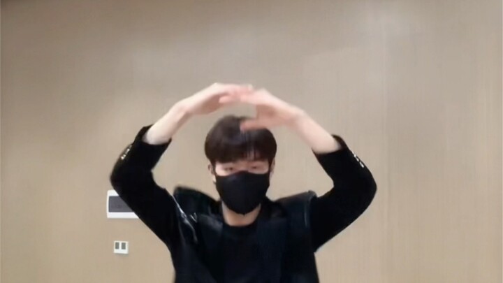 Bagaimana bintang Kpop menonjol selama Tahun Baru Imlek: