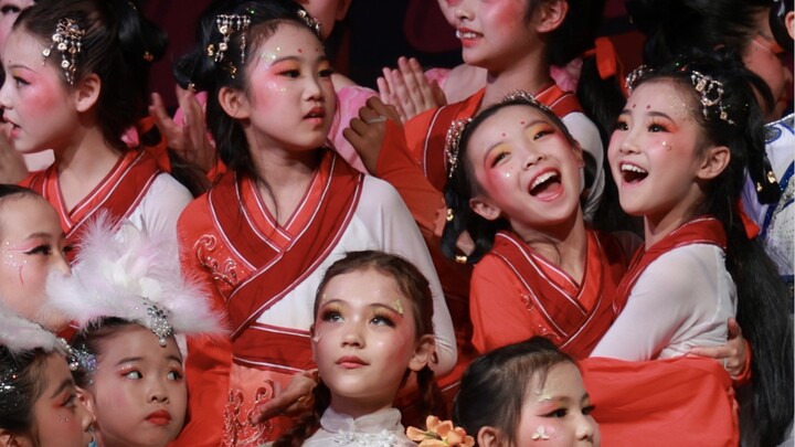 Kompetisi tari kelompok anak-anak ABC Australia "Red Sleeves Spring and Autumn" versi lengkap langsu