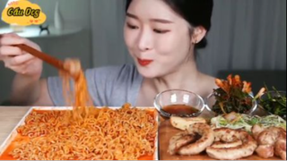 Mì gà xào cay, kim chi hành lá, lòng bò phần 4 #mukbang