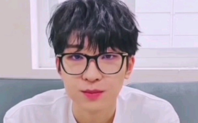 【Seluruh Wonwoo】“Kalau enak, bilang TASTY saja” “TASTY”   Siapa yang ngerti! Maksudnya suara kerongk