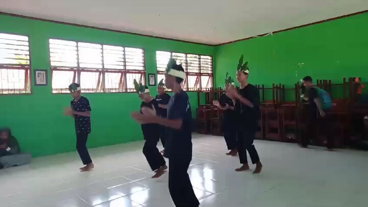 belajar nari Papua