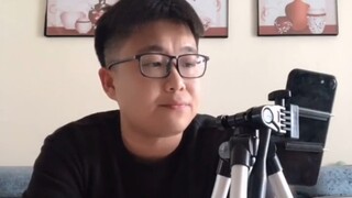 Pemuda ini meniru Xu Jingyu, guru olahraga beradu dengan guru matematika