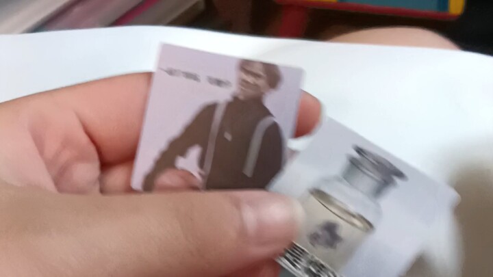 塌房了，低价出周边😭😭😭