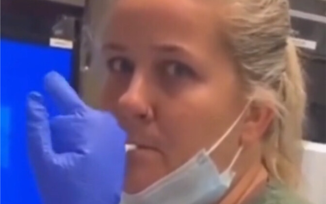 Mày nhìn cái gì thế?