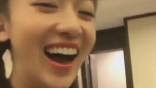 Xu Kai and Wu Jinyan connect~Xu Kai: Bad signal? What? Want to hang up on me? Jinyan: I dare not, ha