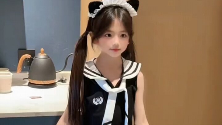 Bạn nhỏ đáng yêu thích nhảy múa!