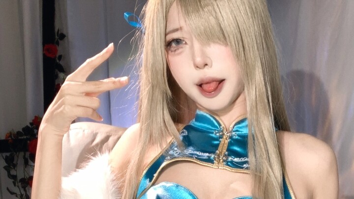 أسونا يوانيانغ تلعب الدي جي