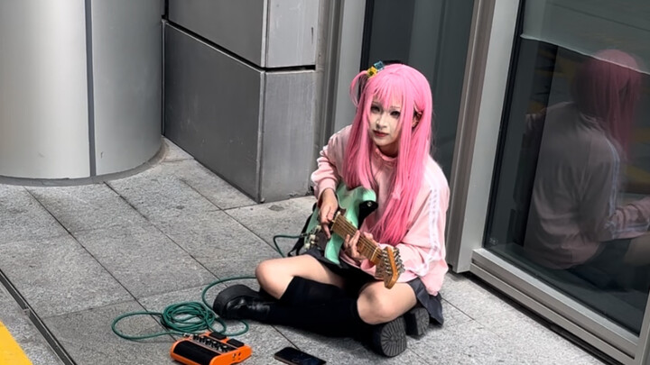 โป๋ชีจั้งแสดงดนตรีในงานคอมิค แย่แล้ว นี่เล่นได้จริงๆ