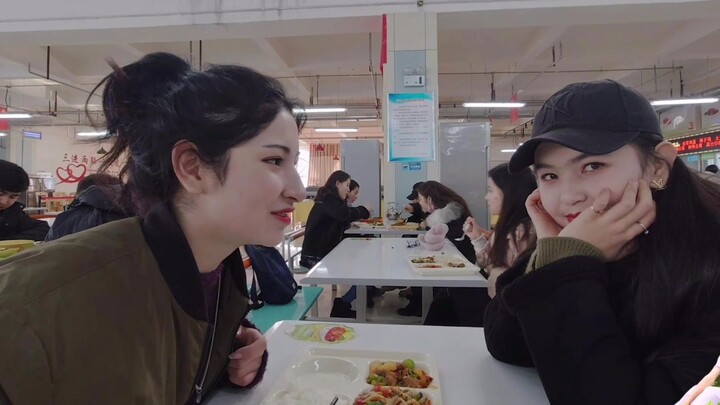 How are school conditions in Xinjiang? Gulie gets three dishes for just 6 yuan in the university caf