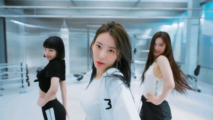 LE SSERAFIM Fearless