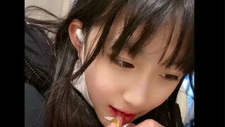 Semua teman sekelas sudah bisa menulis haiku, tapi Xiao Qian hanya bisa menulis ulasan makanan.