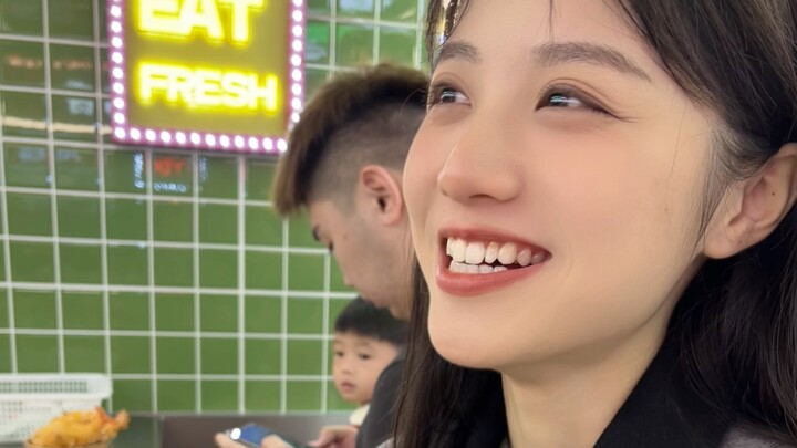 Fun fact: Charmaine Sheh is actually an eating show blogger!