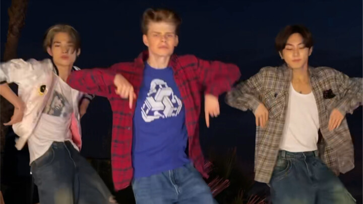 merrickhanna cùng với Lương Chân Nguyên, Tây Thôn Lực, Thần Đế ‘ 😈 Vẽ đỏ cả thị trấn! ‘Thử thách nhả