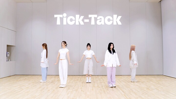 Latihan Tari 'Tick-Tack' ILLIT