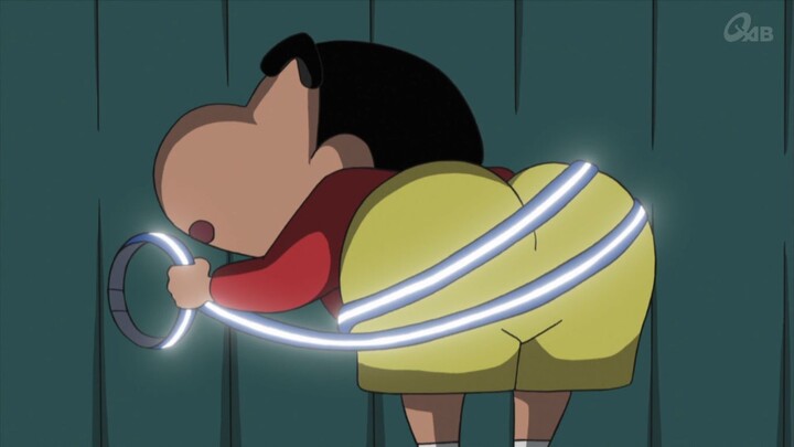 Crayon Shin-chan "Jalan-jalan pakai tali kekang yang nyala, nih!"