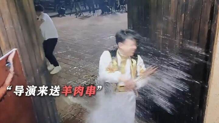 Có thể thấy đạo diễn thực sự đã nổi giận rồi