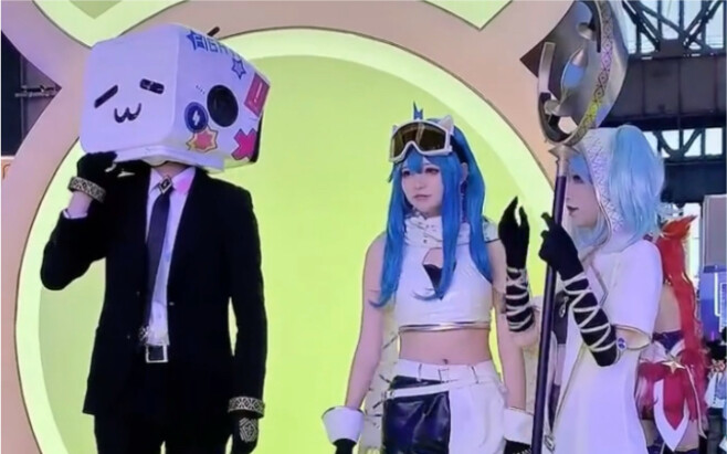 TV kecil ganteng banget, aku pengin nih!