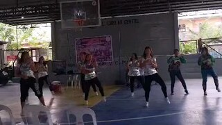 nagkabiglaan sa pag zumba..