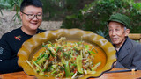 Membuat hidangan "katak labu kuning" khas Yibin yang empuk dan menyegarkan
