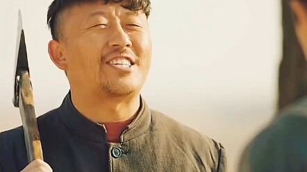 طالب جامعي يزرع الأشجار بطريقة خاطئة فيتلقى نصيحة من زميله المخضرم. أجمل سنوات الشباب!