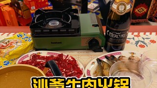 Hạnh phúc có lẽ là dù tôi có về nhà muộn thế nào thì vẫn luôn có đèn sáng để tôi về nhà.