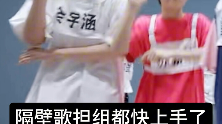 隔壁歌担：甄嬛传两个舞担：二人转
