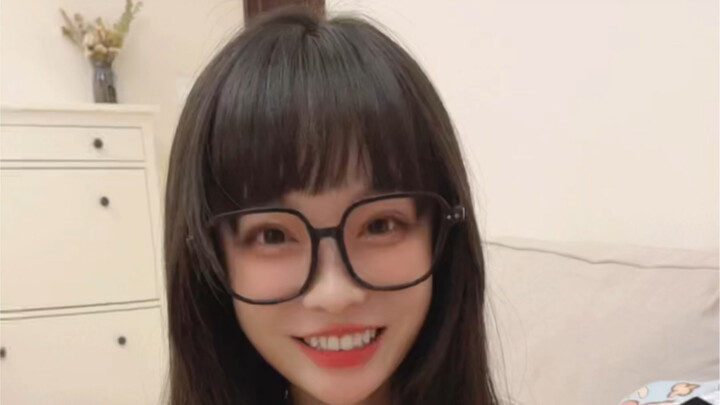 Using a bouquet of cone-shaped flowers to bribe Bilo to let me eat underneath her—now that's truly a