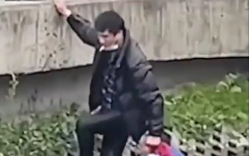 Two men’s stubbornness: one won’t let his cigarettes get wet, the other won’t throw away his toy.