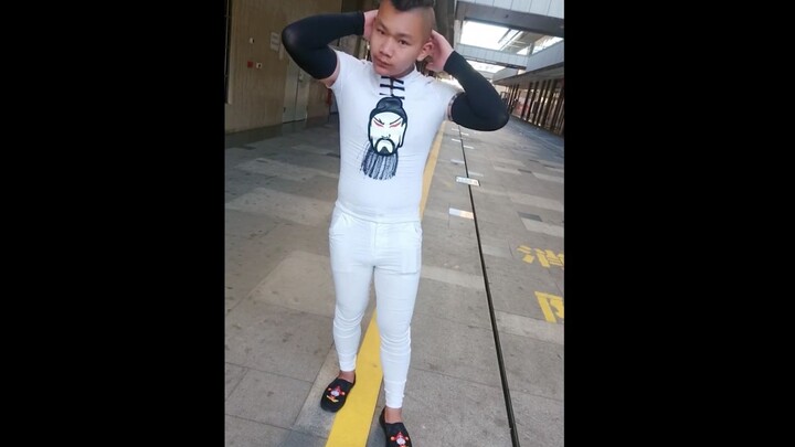 [Cringy Corner] I was like, are you wearing kids’ clothes here?? Why are you tightening it so much—w