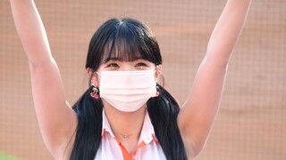 这次是白衬衫——啦啦队的李多惠