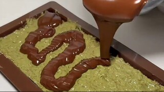 preparation of dubai chocolate
